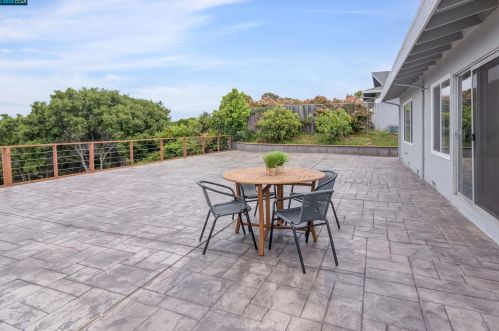 1175 Mcdonald Dr, Pinole CA  94564-2501 exterior