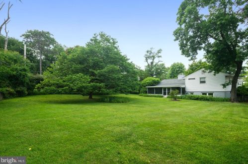 8210 Forest Hills Dr, Melrose Park, PA 19027-1505