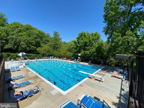 11800 Breton Ct, Herndon, VA 20191-3222