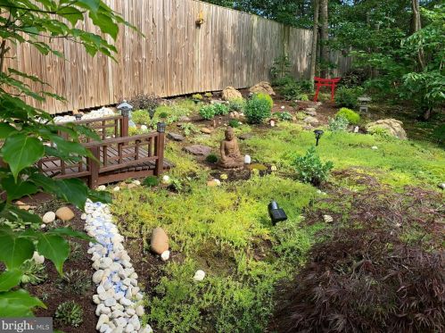 7226 Lyndam Hill Cir, Lorton VA  22079-4509 exterior