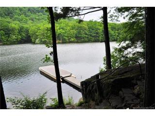 296 Tepi Dr, Southbury CT  06488-1026 exterior