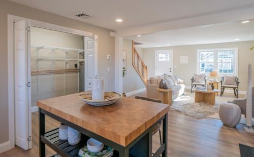 476 Grn End Ave, Middletown RI 02842-5626 exterior