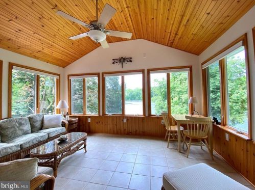 61 Lakeview Dr, Pilesgrove NJ 08098-2081 exterior