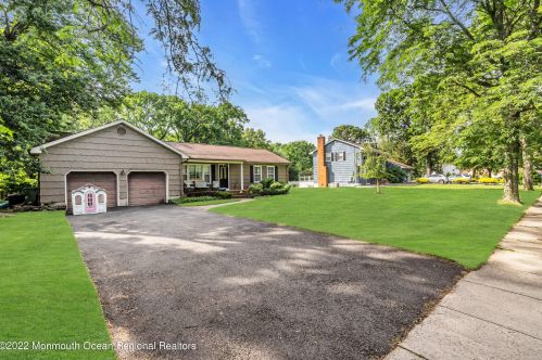 43 Emma Pl, Tinton Falls NJ  07724-1901 exterior