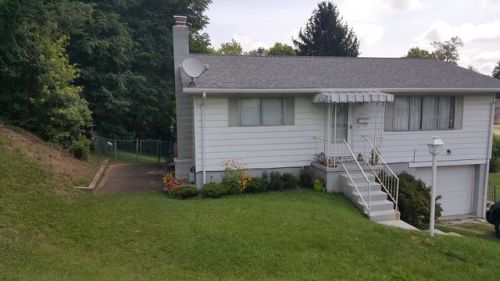1452 Woodland Dr, Morgantown, WV 26505-2337