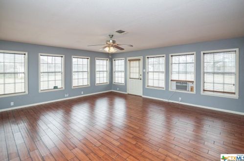 202 Yucca Dr, Victoria TX 77904-1115 exterior