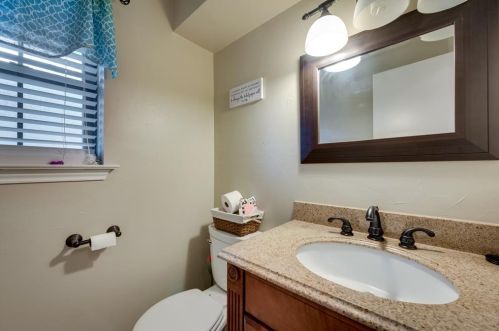 1932 Kensington Dr, Carrollton TX 75007-2440 exterior