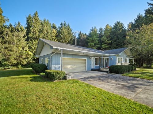 6312 Custer St, Manitowoc, WI 54220-9285