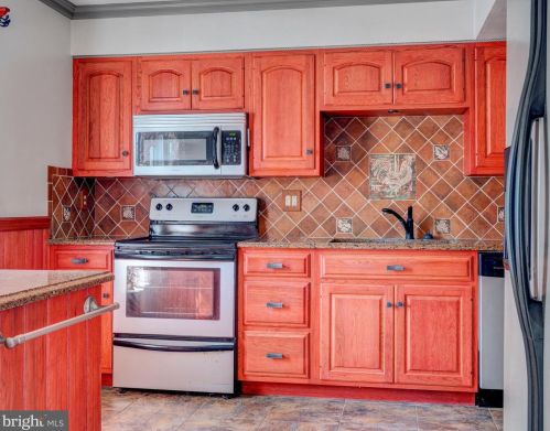 1929 Carlton Dr, Lebanon, PA 17042-5784
