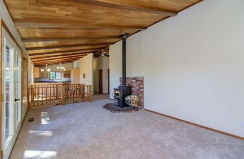 694 Timberlake Dr, Ashland, OR 97520-9089