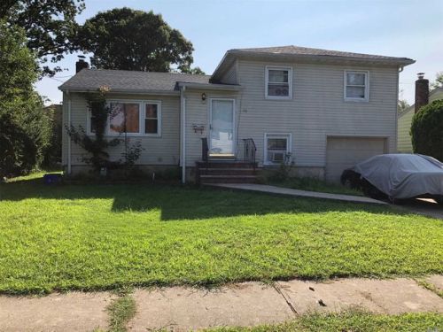 80 Conlon Rd, Roosevelt, NY 11575-1538