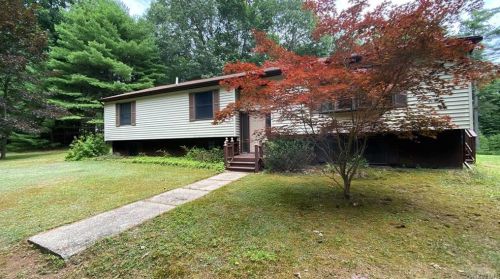49 Corkscrew Rd, Barryville, NY 12719-5207
