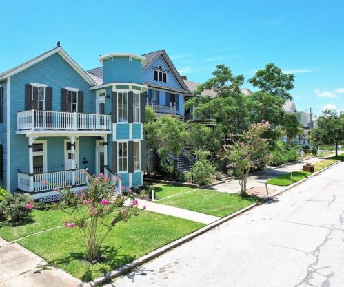1911 Sealy St, Galveston, TX 77550-2312