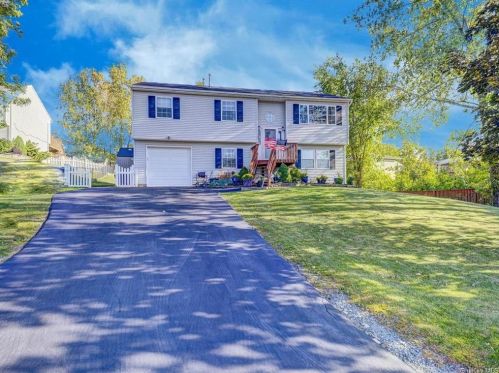1 Danielle Ct, Middletown, NY 10940-4245