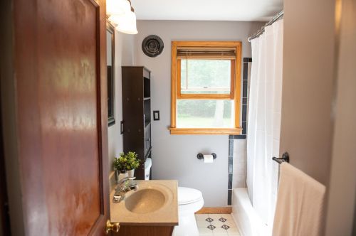 1458 1st Nh Tpke, Northwood NH  03261-3218 exterior