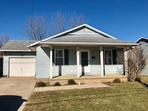 832 Lakeview Ave, Washington Ch, OH 43160-1096