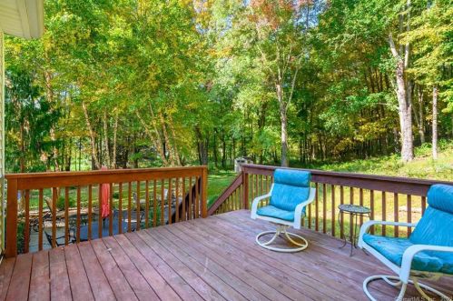 89 Berkshire Rd, Sandy Hook CT 06482-1425 exterior