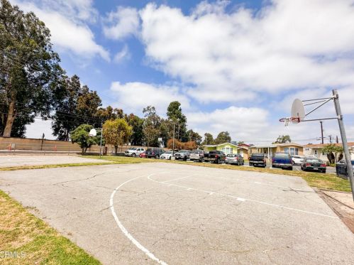 1301 Ventura Blvd, Oxnard CA  93036-1812 exterior