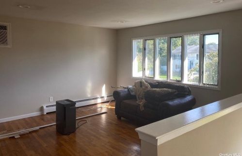 263 Pleasantview Ct, Copiague, NY 11726-3901