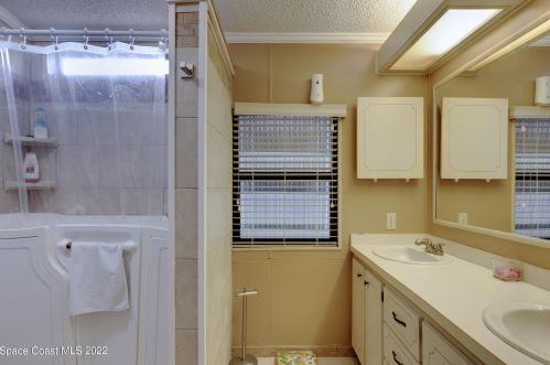 704 Silverthorn Ct, Sebastian FL  32976-7349 exterior