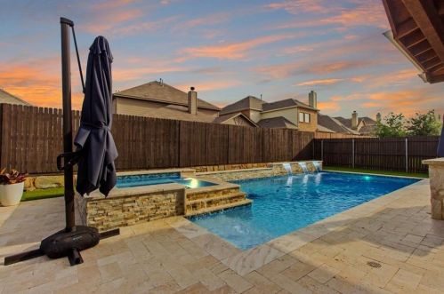 824 Mist Flower Dr, Oak Point, TX 75068