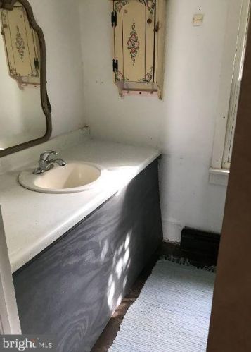 1086 Kings Hwy, Pilesgrove NJ 08098-2520 exterior