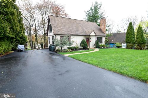 895 Cherry Ln, Southampton, PA 18966-3937