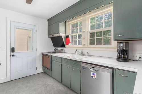 1 Beech Dr, Norwich CT 06360-2903 exterior