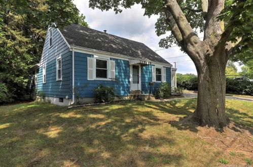 27 Cricklewood Rd, Milford CT  06460-4505 exterior