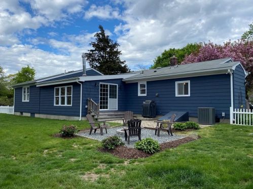 35 Overlook Rd, South Kingstown RI  02882-1246 exterior