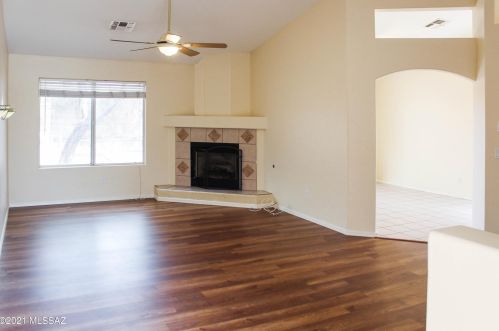 1723 Flint Ridge Dr, Tucson, AZ 85715-4567