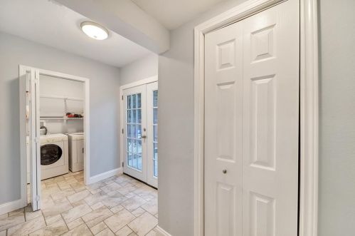 6433 Calmont Ave, Fort Worth TX 76107-5237 exterior