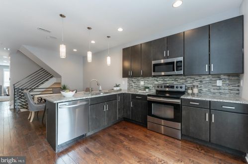 1209 4th St, Philadelphia, PA 19147-5201