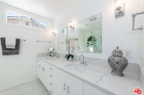 4866 Haskell Ave, Van Nuys CA  91436-1627 exterior