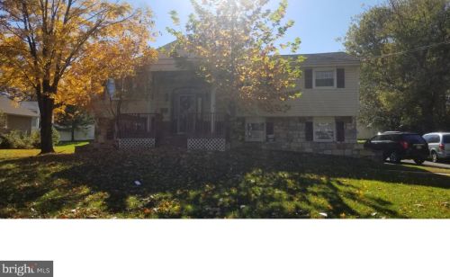502 Pheasant Run Dr, Riverton, NJ 08077-4410