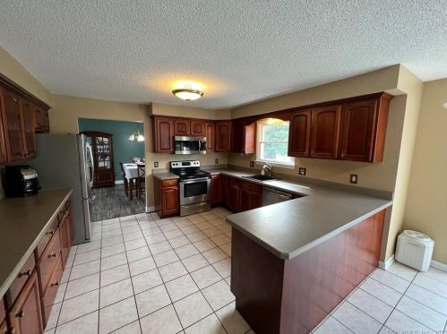 59 Tavern Cir, Middletown CT 06457-1563 exterior