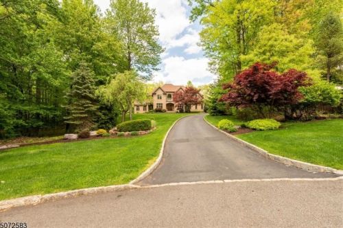 22 Lake Isle Dr, West Milford Lakes, NJ 07480-4177