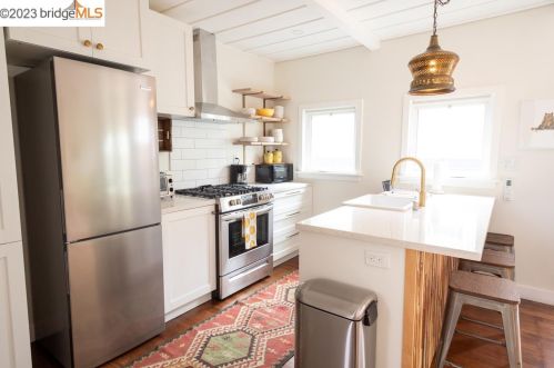 1058 56th St, Oakland CA 94608-2745 exterior