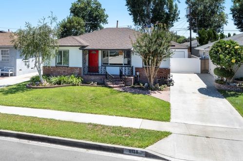 6128 Village Rd, Lakewood CA  90713-3131 exterior