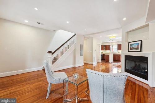 712 Kenyon St, Washington, DC 20010-1522