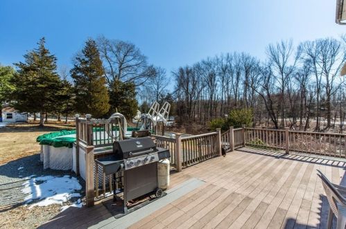 33 Hopkins Ave, Providence RI 02919-1505 exterior