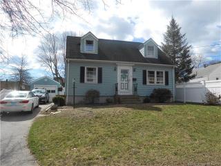 13 Greenway Rd, Groton, CT 06340-5825