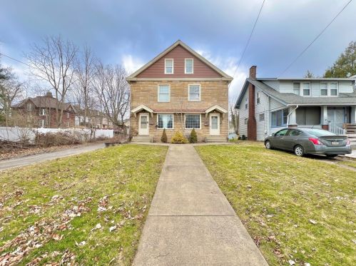 407 Clen Moore Blvd, New Castle, PA 16105-2612