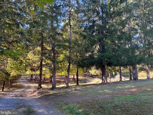 395 Wizard Ln, Hedgesville, WV 25427-3124