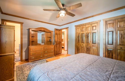 246 Green Valley Pl, West Bend WI  53095-4924 exterior