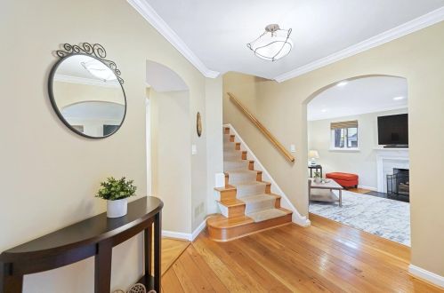 3911 Devonshire Dr, Cincinnati OH 45226-1301 exterior