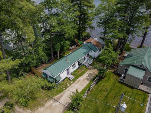 1013 Collettes Grv Rd, Derry NH 03038-5808 exterior