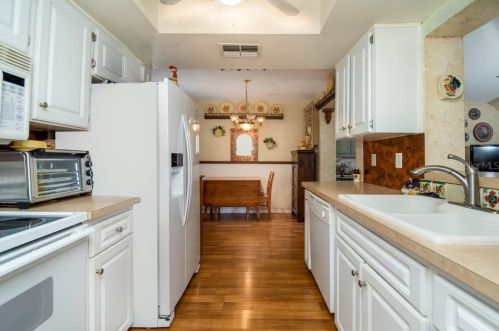 5606 Auld Ln, Tarpon Springs, FL 34690-2203