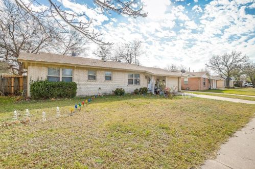209 Murphy Rd, Burleson, TX 76028-3851