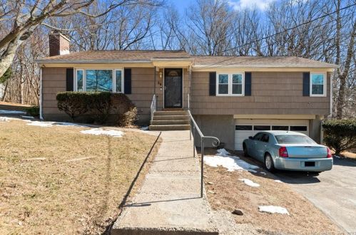 54 Piping Rock Dr, Waterbury CT  06706-2425 exterior